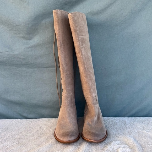 NWOT Sofft Womens Sharnell Heel Size 6M Cashmere Suede - Picture 2 of 11